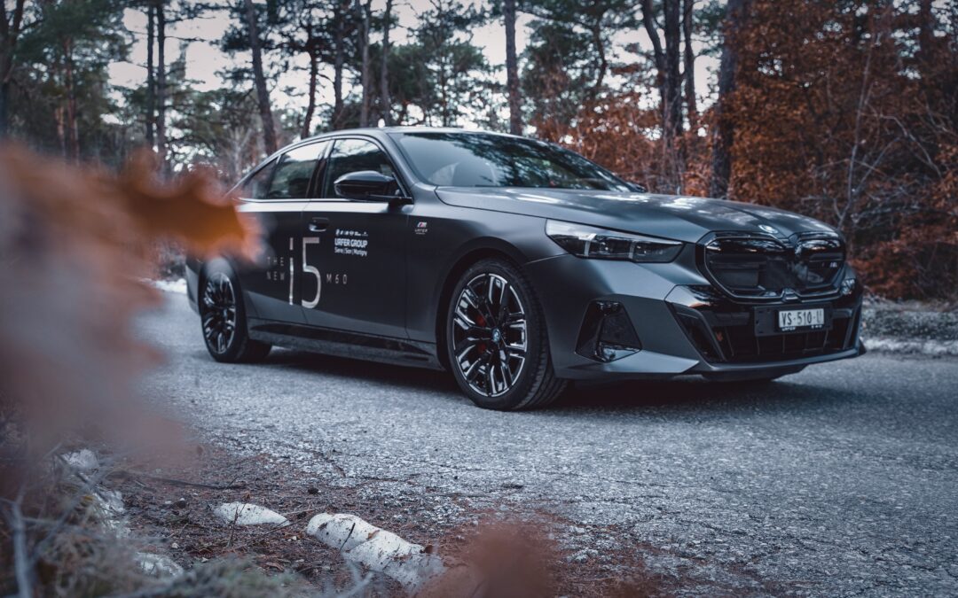 BMW i5 : Une conduite gratifiante dans une berline électrique de premier ordre